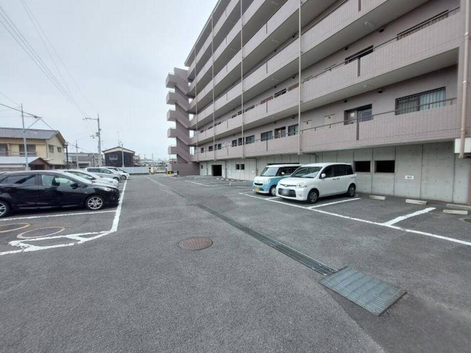 駐車場　駐車場