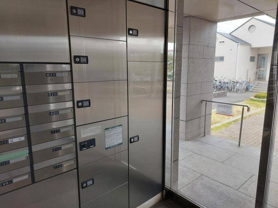 エントランス　宅配ボックス