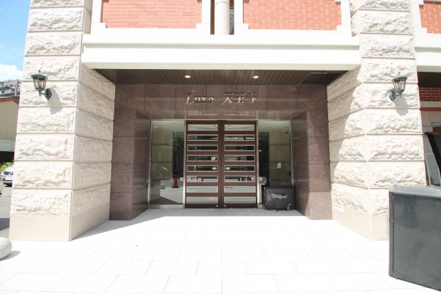 エントランス　落ち着いたエントランスです