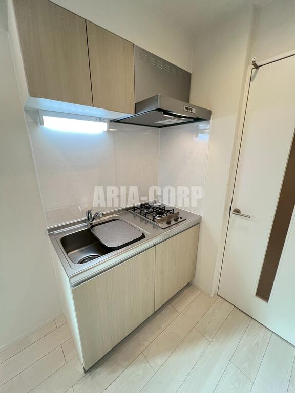 キッチン　システムキッチン・冷蔵庫スペースもしっかりございます！