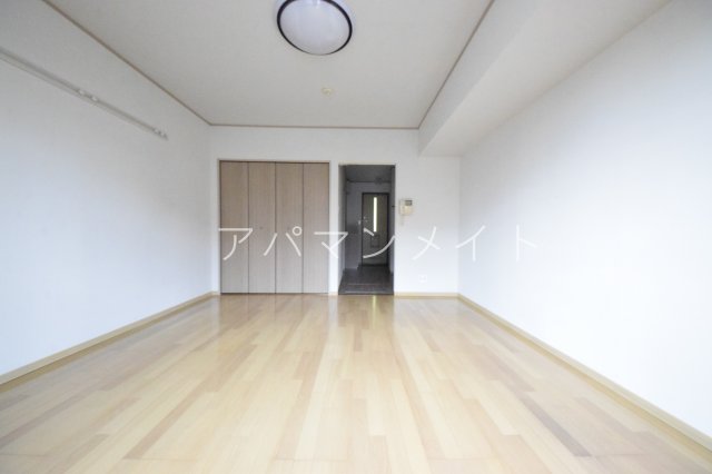 その他部屋・スペース　落ち着いた色調の寝室です