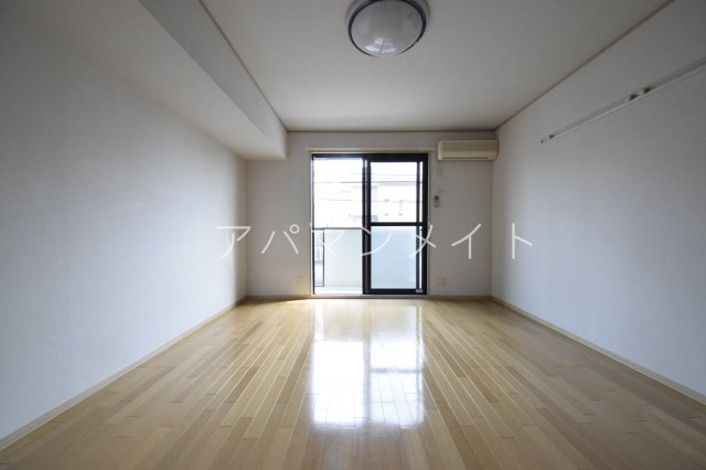 居室・リビング　居間です