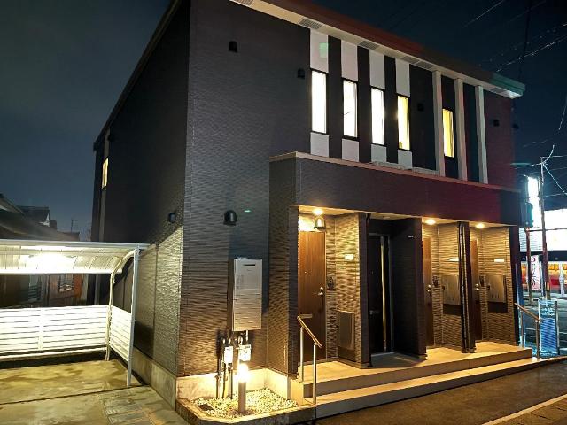エントランス　外観写真（夜）