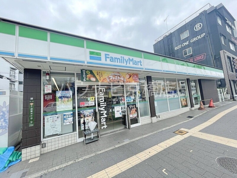 コンビニ　ファミリーマート成育五丁目店（コンビニ）まで71m
