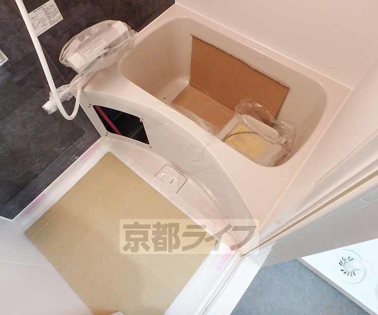 バス・シャワールーム　バスルームです