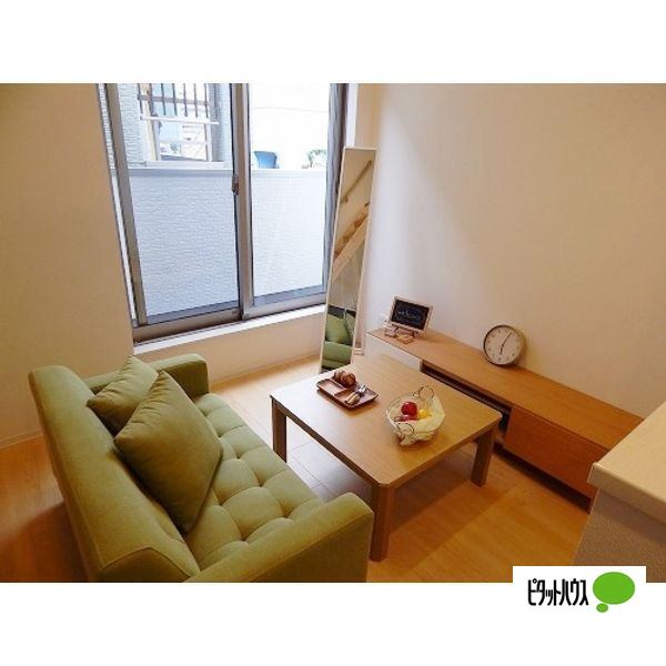 居室・リビング　家具家電はディスプレイ