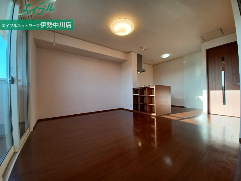 居室・リビング　同物件別室反転タイプ画像