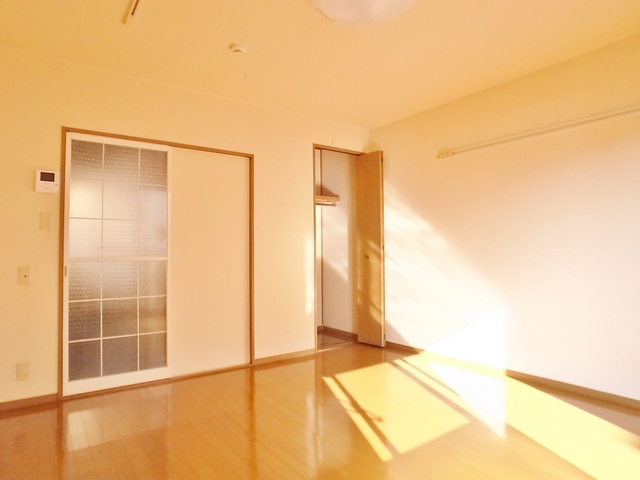 居室・リビング　☆広さ洋室８帖☆