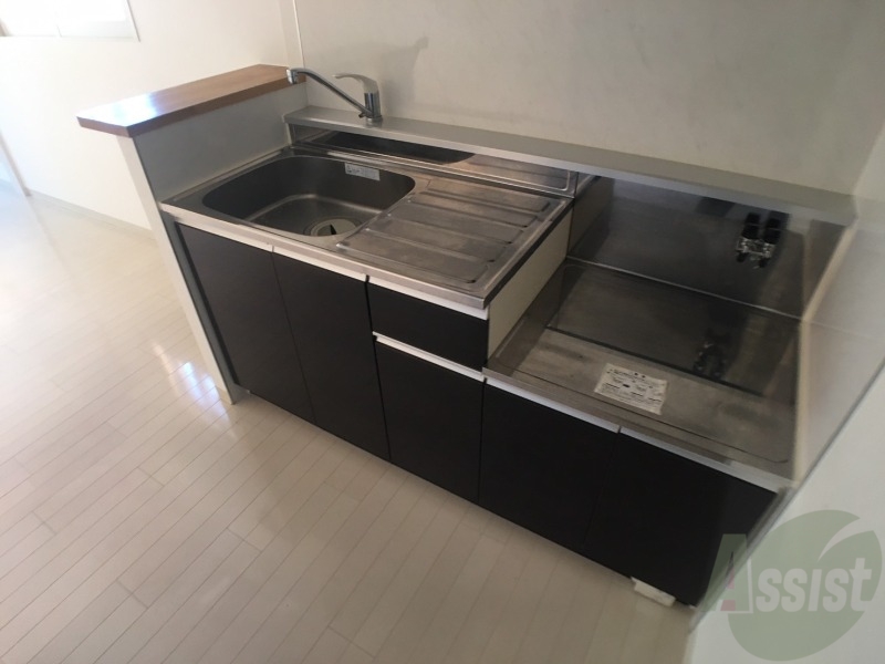 キッチン　シンプルなキッチンです。ガスコンロも設置できる仕様です。