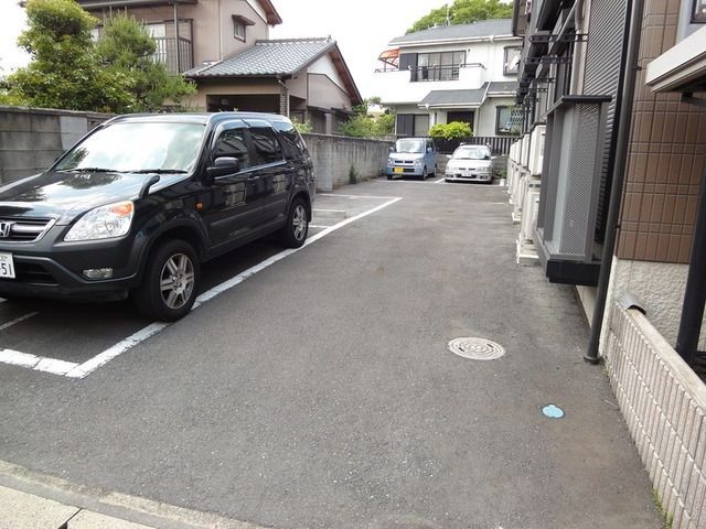 駐車場　敷地内駐車場