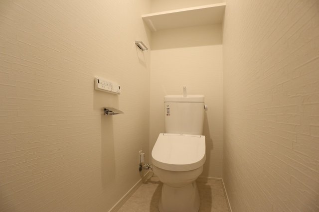 トイレ　別号室のものになります。現状優先。