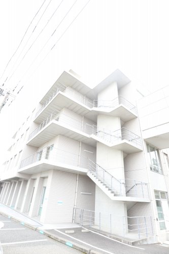 病院　新吉塚病院 1号館(外来受付)（病院）まで483m