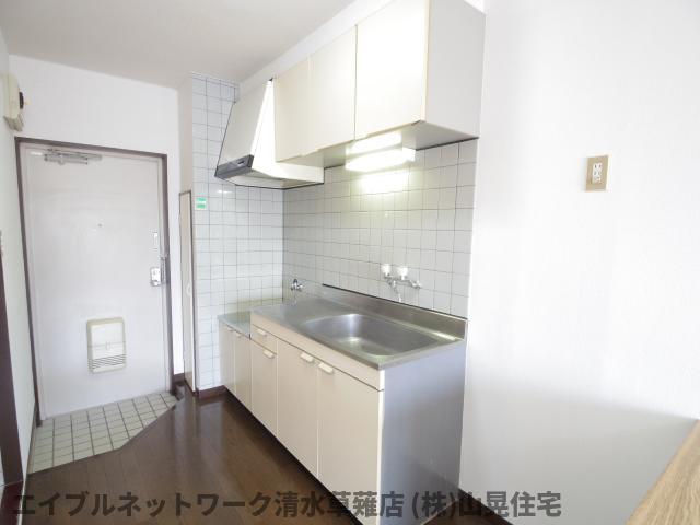 キッチン　コンパクトなキッチンで掃除もラクラク