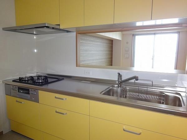 キッチン　３口コンロ付きシステムキッチン！