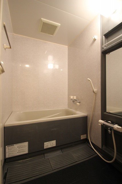 バス・シャワールーム　同物件別号室のものです。