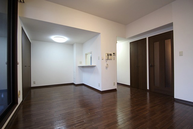 居室・リビング　同物件別号室のものです。