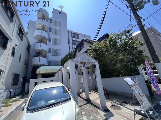 建物外観　エレベータ付きで、重い荷物があっても便利です！