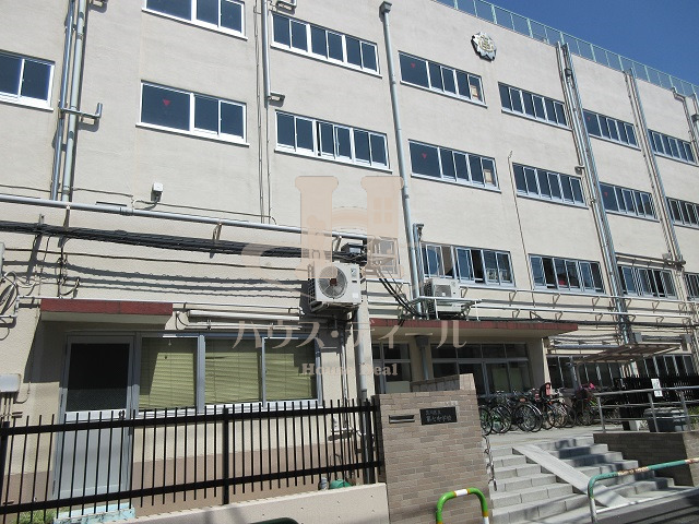 中学校　第七中学校（中学校）まで596m