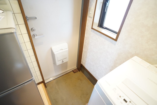 玄関　※同マンション別部屋の参考写真です。