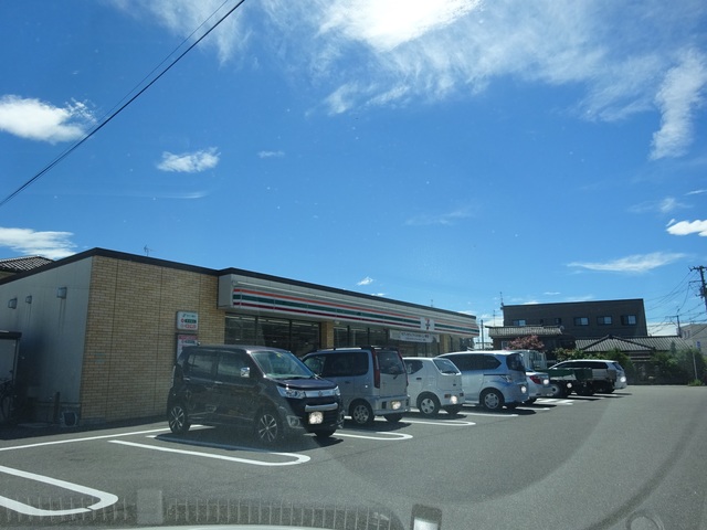 コンビニ　セブンイレブン新潟内野町店（コンビニ）まで528m