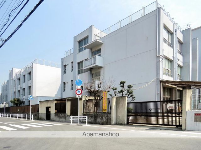 小学校　c（小学校）まで740m