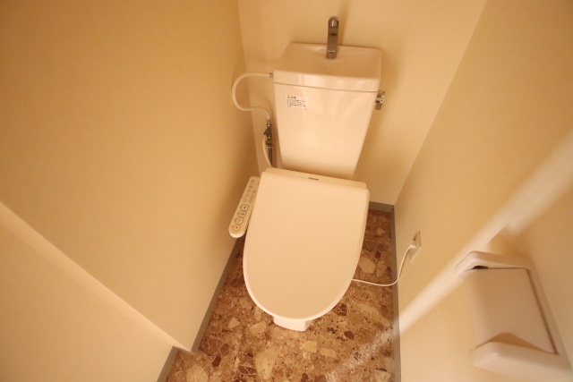 トイレ　※別室の参考写真の為、現況優先です。