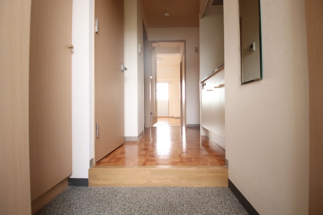 玄関　※別室の参考写真の為、現況優先です。