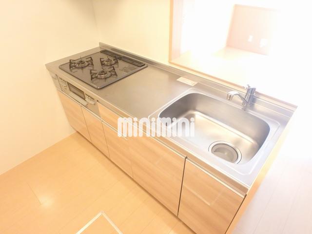 キッチン　３口ガスコンロのシステムキッチンです