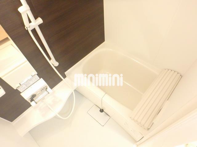 バス・シャワールーム　アクセントウォールでおしゃれなお風呂