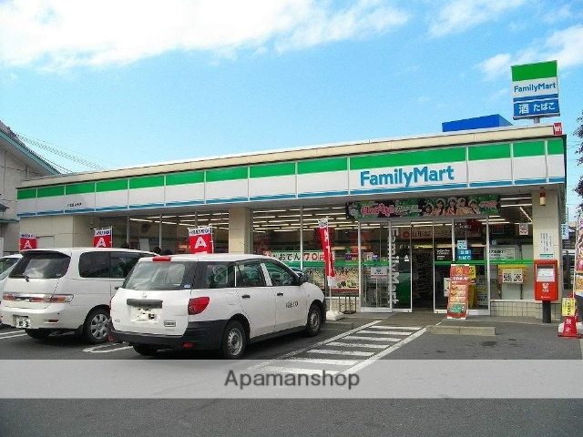 コンビニ　ファミリーマート小松原中央店（コンビニ）まで654m