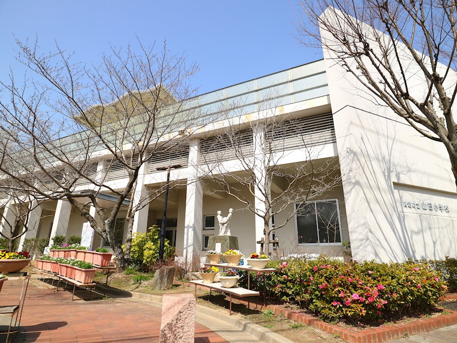 小学校　岡垣町立山田小学校（小学校）まで1228m