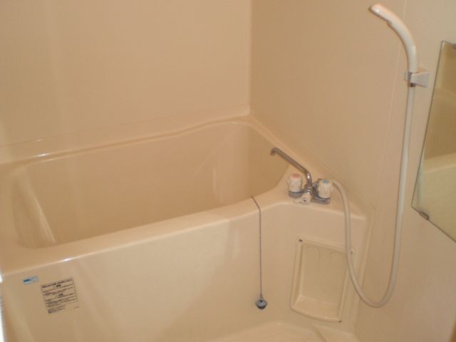 バス・シャワールーム　リフレッシュするにはゆったりと湯船でお湯に浸かるのが一番です