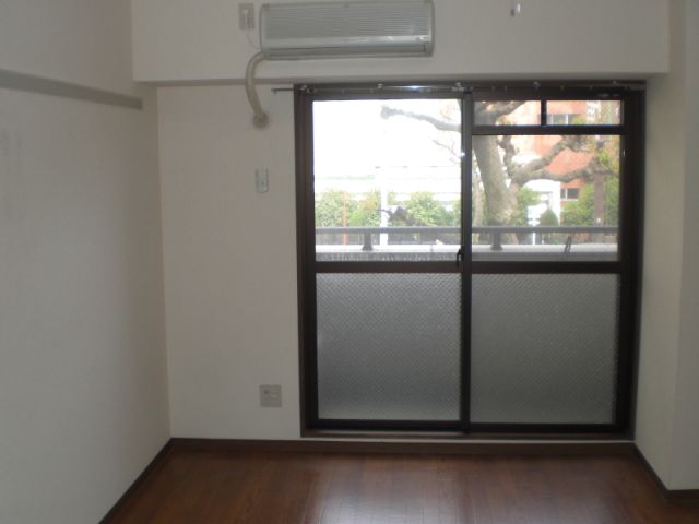 居室・リビング　７．１帖のリビングです。エアコンも付いているので快適です。