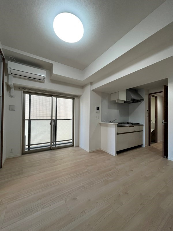 居室・リビング　※別号室の参考写真になります。