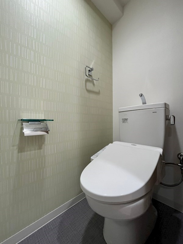 トイレ　※別号室の参考写真になります。