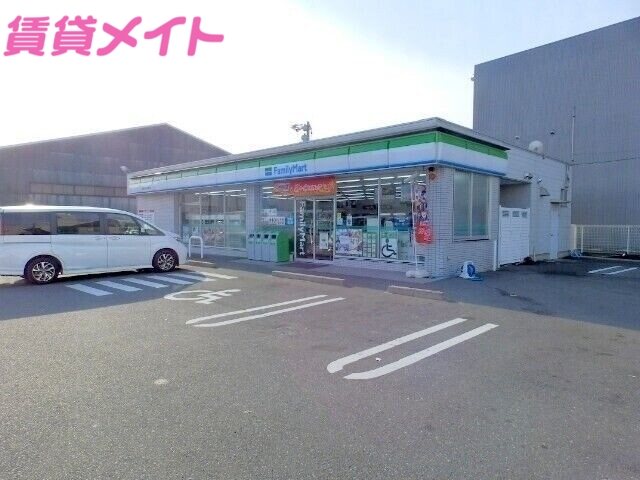 コンビニ　ファミリーマート四日市三ツ谷東町店（コンビニ）まで124m