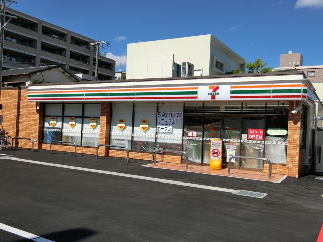 コンビニ　セブンイレブン（コンビニ）まで410m
