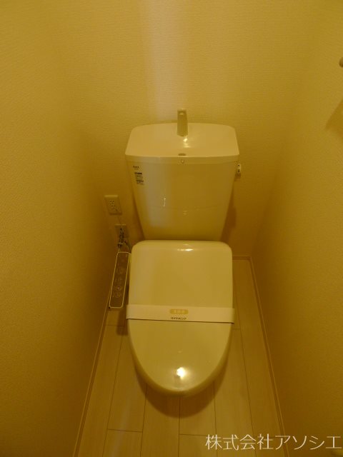 トイレ　温水洗浄暖房便座