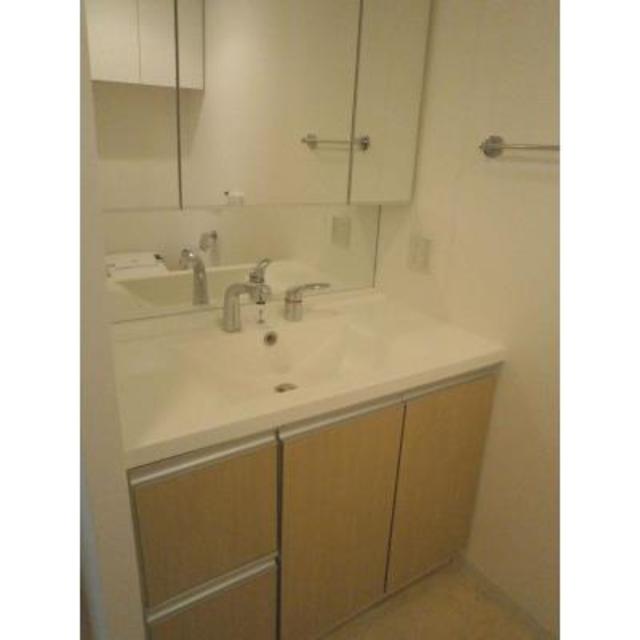 洗面設備　※写真は同タイプ住戸です。