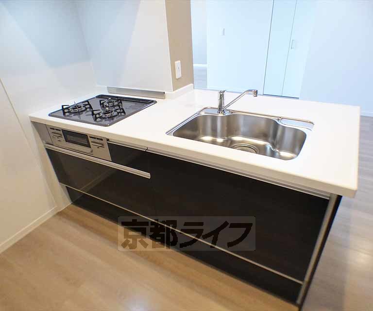 キッチン　対面式のシステムキッチンです。