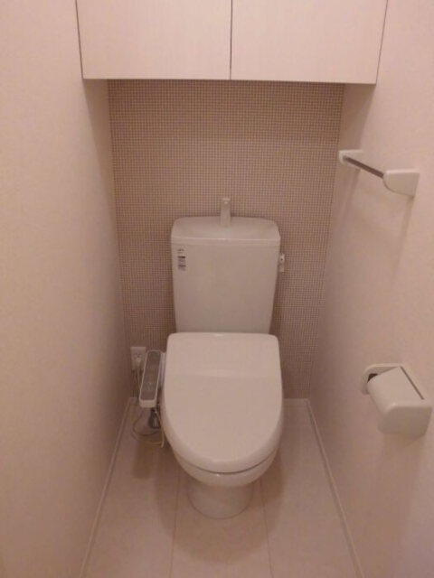 トイレ　温水洗浄暖房便座