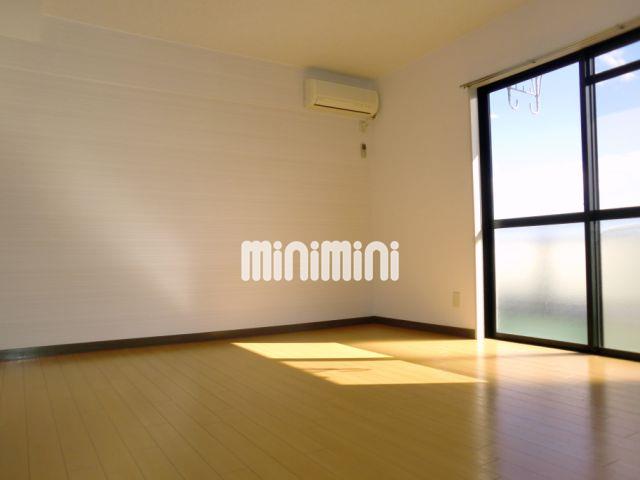 眺望　１０帖の洋室です。