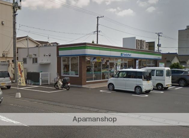 コンビニ　ファミリーマート（コンビニ）まで681m