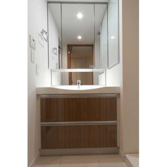 洗面設備　※写真は同タイプ住戸です。