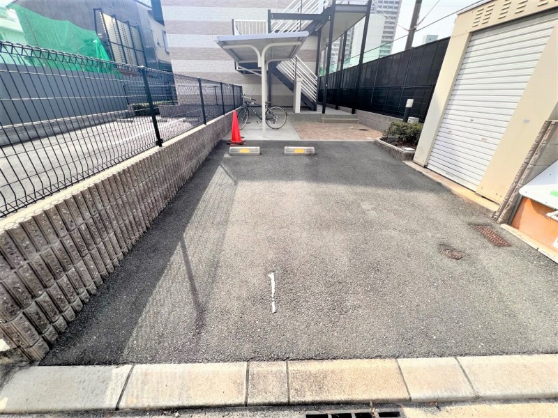 その他　駐車場は別料金となります。