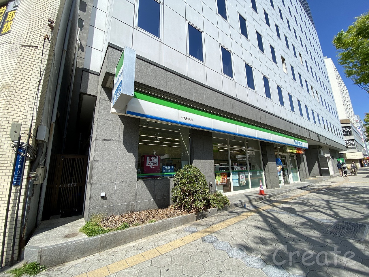 コンビニ　ファミリーマート谷九駅前店（コンビニ）まで112m