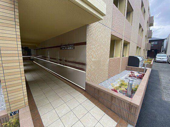 エントランス　オートロック完備