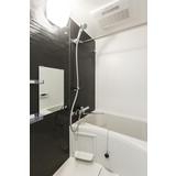 バス・シャワールーム　清潔感のあるバスルームです。