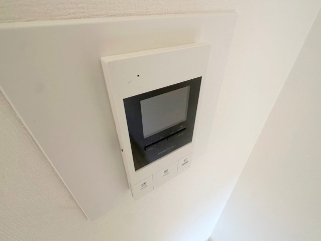 セキュリティ　TVモニターホンで来客が誰か確認してから開けて下さいね