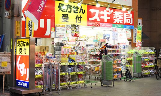 ドラックストア　スギ薬局南森町店（ドラッグストア）まで600m